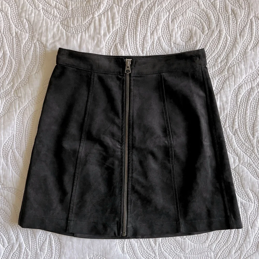 ARITZIA - Wilfred Free - Faux Suede Zip-Up Mini Skirt- Black